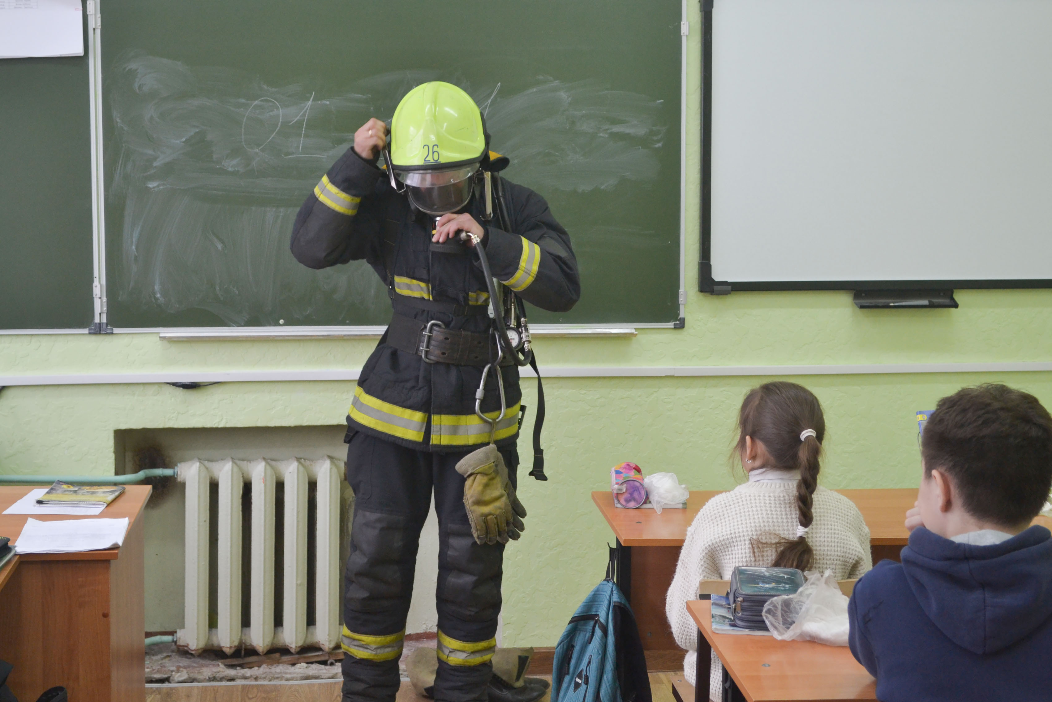 Пожарный урок. Урок пожарной безопасности. Занятие пожарная безопасность в школе. Занятия по пожарной безопасности в школе для учащихся. Открытый урок по пожарной безопасности.