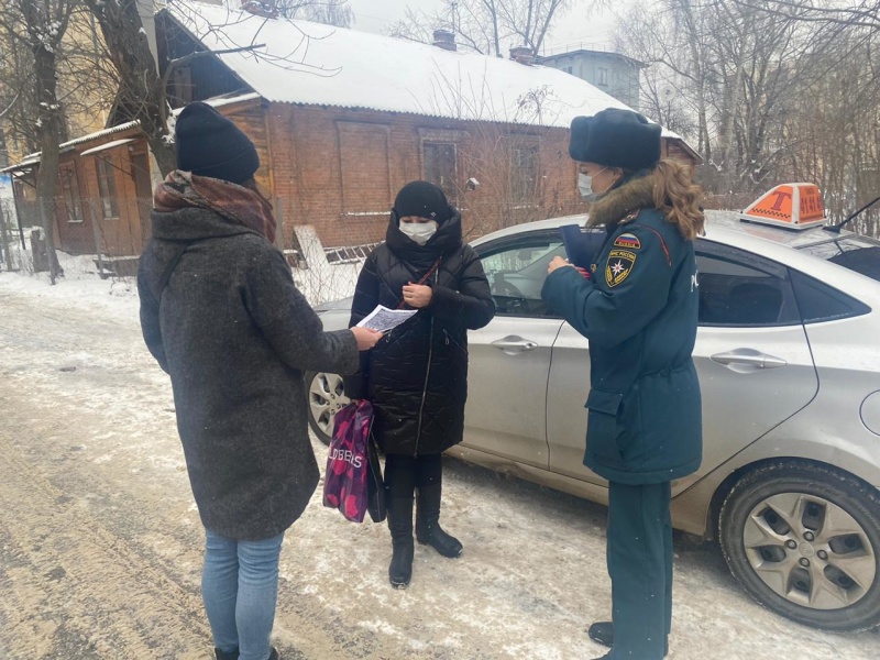 С жителями домов на улице Перекопский военный городок в городе Владимире проведены беседы о правилах безопасного поведения в новогодние праздники