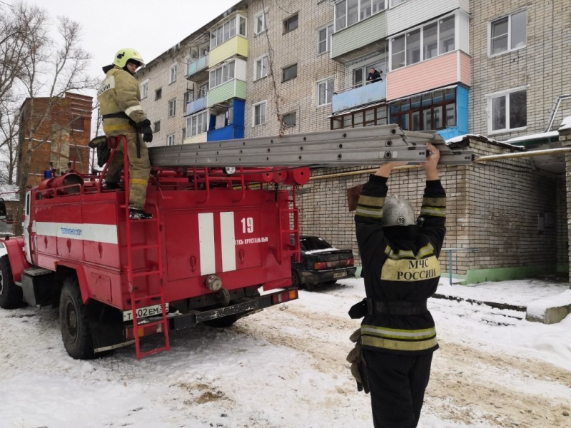 За один день сотрудники МЧС Гусь-Хрустального района пришли на помощь двум пожилым женщинам, оказавшимся запертыми в квартирах