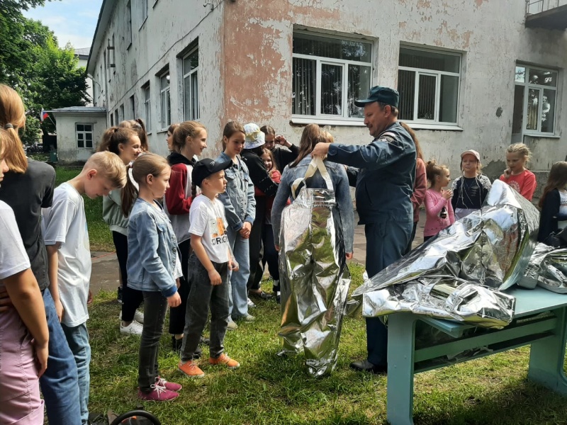 Воспитанники центра дополнительного образования "Исток" в Гусь-Хрустальном на практике ознакомились с работой пожарных