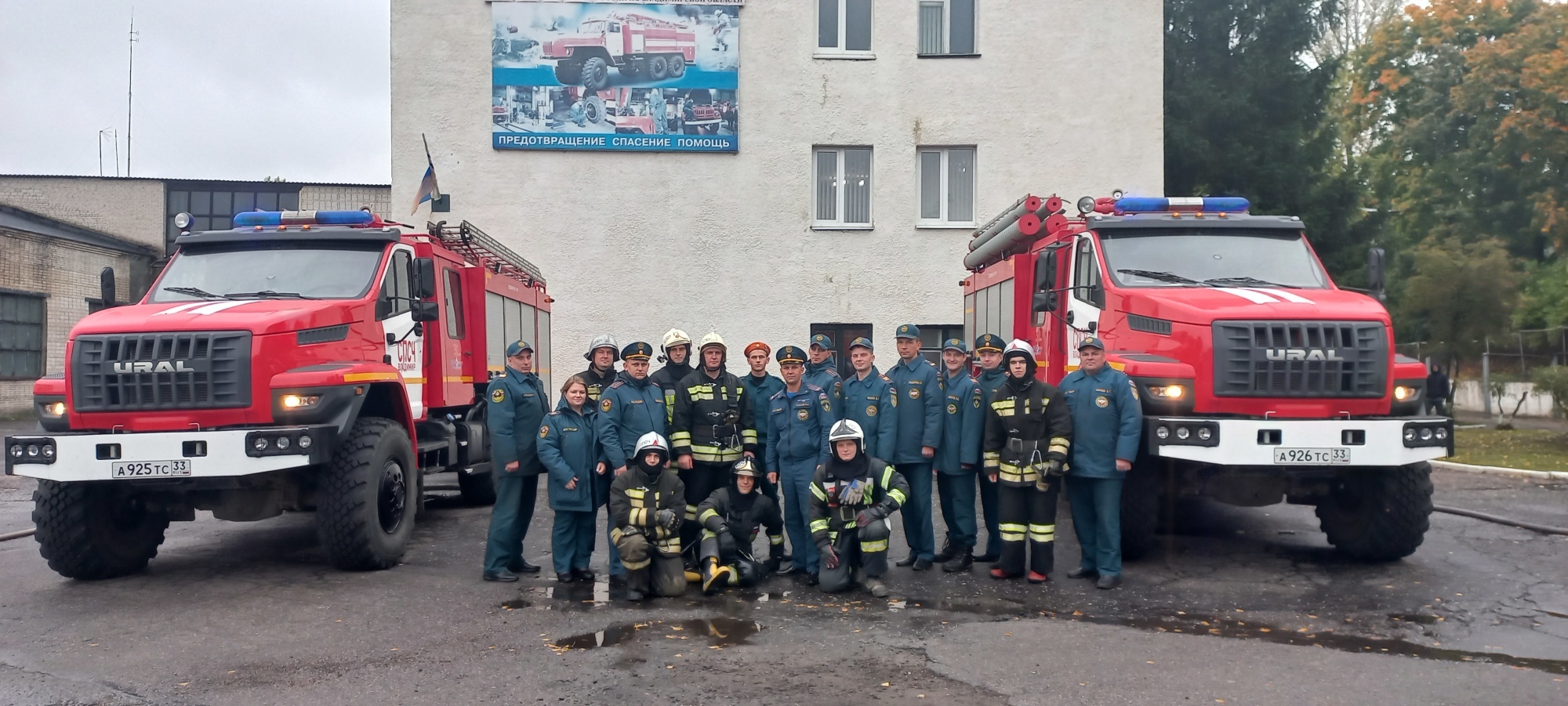 В специализированной пожарно-спасательной части Главного управления  торжественно проводили на пенсию старшего инструктора газодымозащитной  службы - Новости - Главное управление МЧС России по Владимирской области