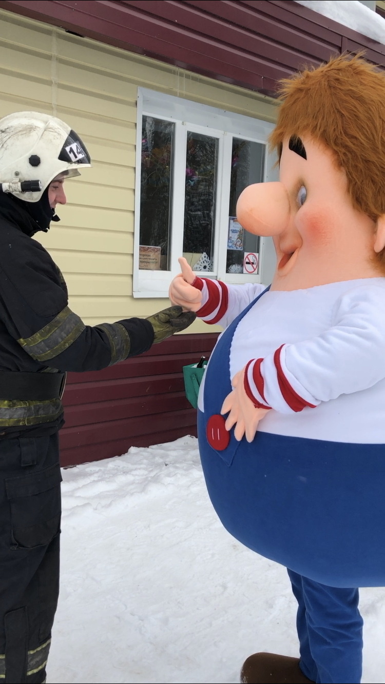 Ковровские пожарные провели в посёлке Малыгино челлендж Кулачок добра -  Новости - Главное управление МЧС России по Владимирской области