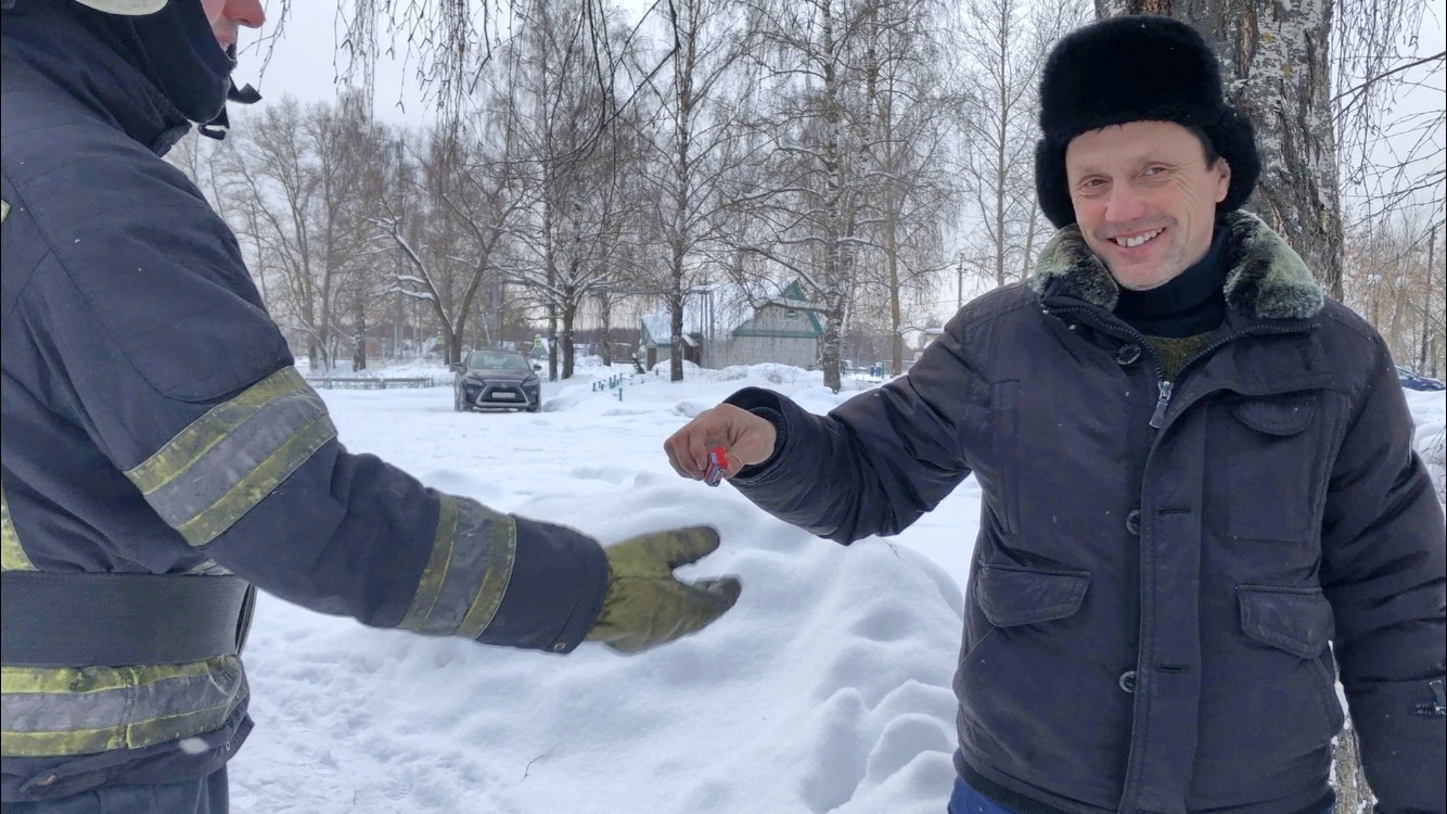 Ковровские пожарные провели в посёлке Малыгино челлендж Кулачок добра -  Новости - Главное управление МЧС России по Владимирской области