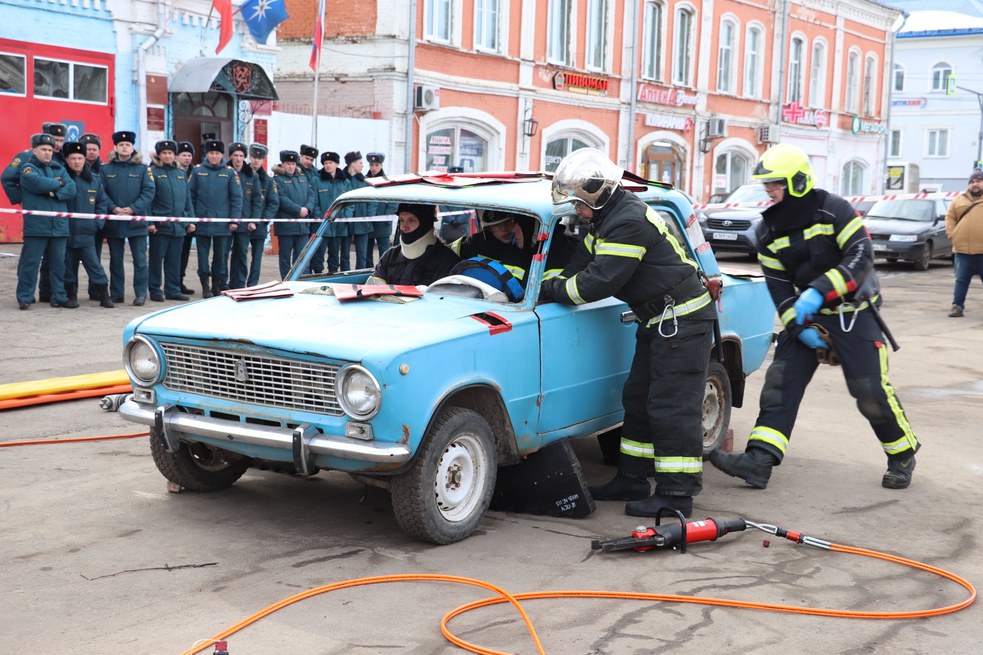 В городе Вязники прошли соревнования по ликвидации последствий ДТП среди  подразделений Главного управления МЧС России (видео) - Новости - Главное  управление МЧС России по Владимирской области