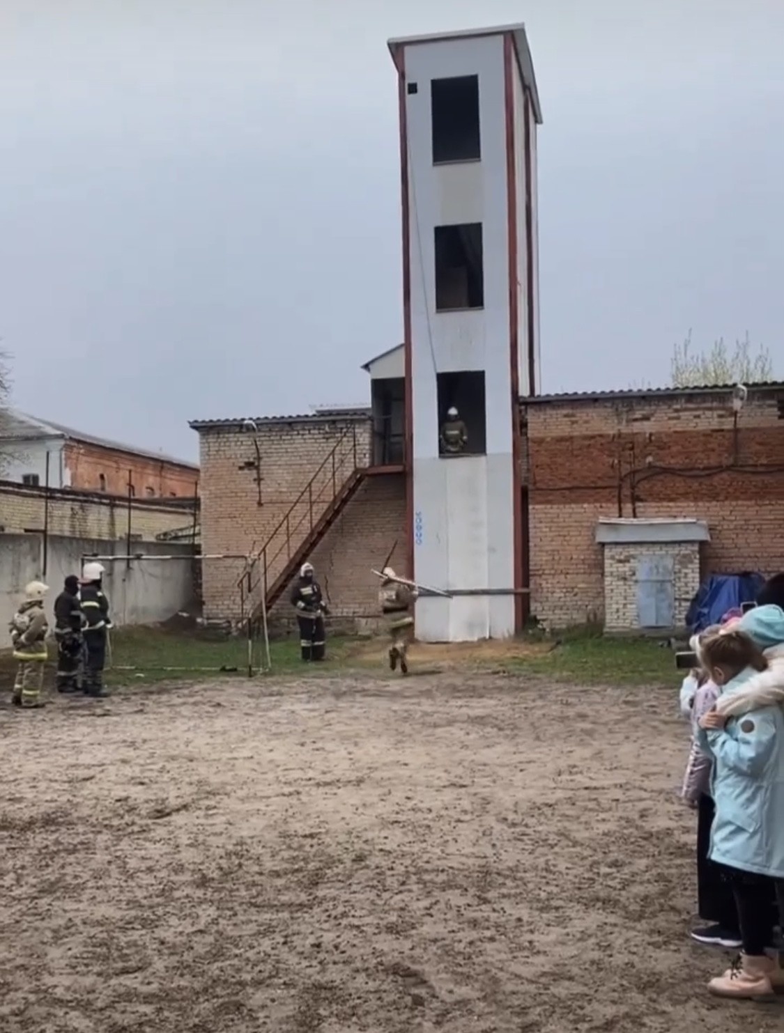 В ковровской пожарно-спасательной части прошёл День открытых дверей для  воспитанников детского сада, школьников и их родителей - Новости - Главное  управление МЧС России по Владимирской области