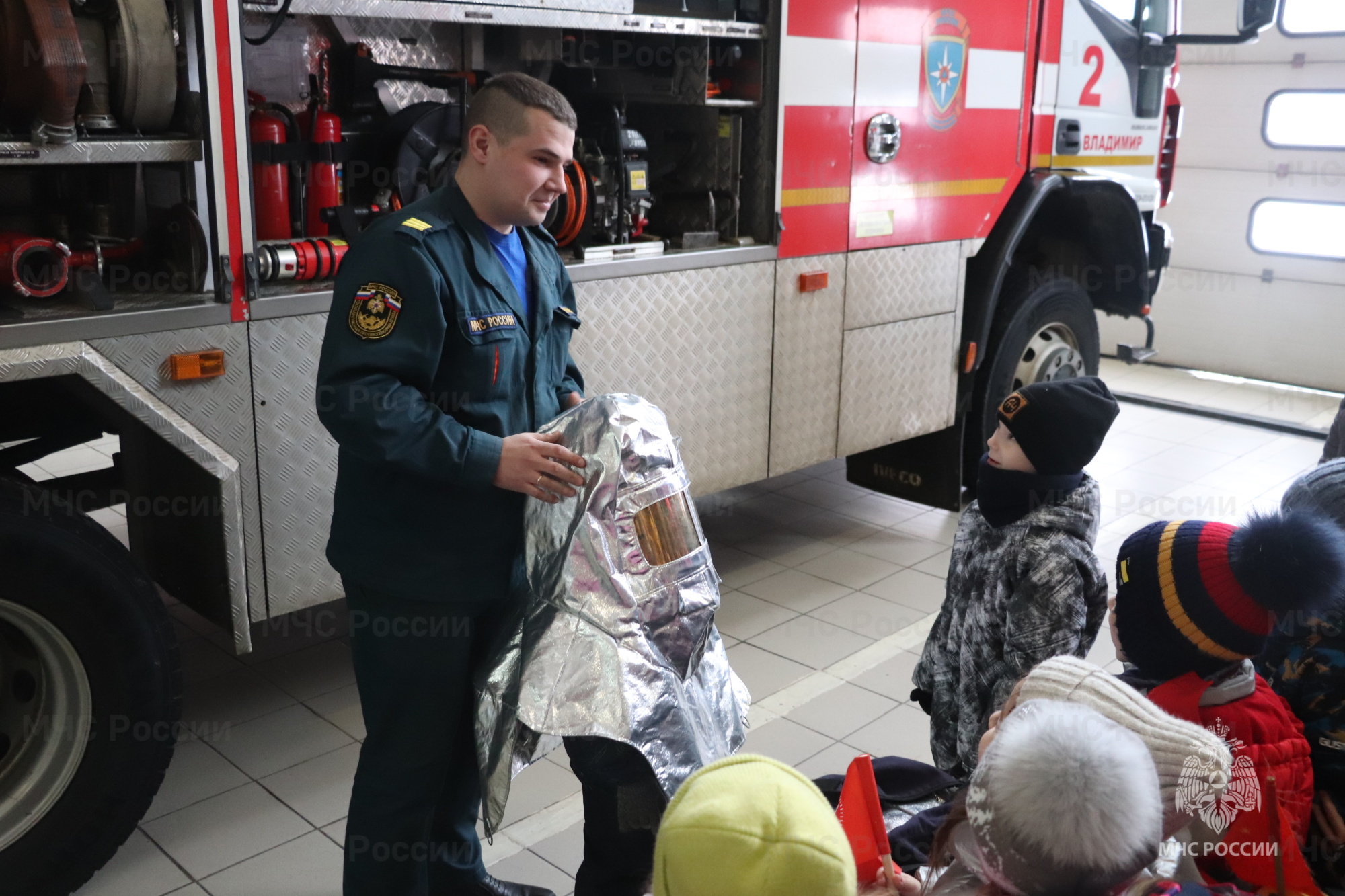 В пожарно-спасательной части №2 состоялась экскурсия для четвероклассников  - Новости - Главное управление МЧС России по Владимирской области