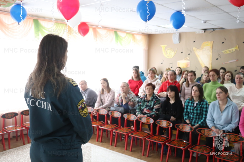 Для детей и их родителей было проведено профилактическое мероприятие по безопасности на водных объектах