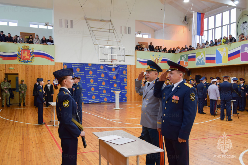 Начальник Главного управления МЧС России Алексей Купин принял участие в церемонии приведения к Присяге первокурсников ВЮИ ФСИН