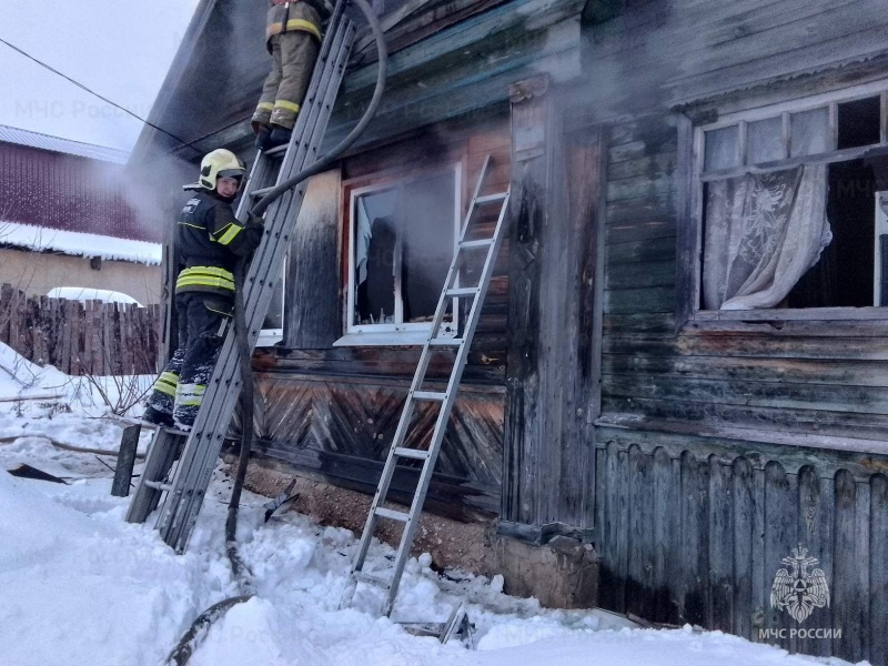 28 февраля пожар в селе Молотицы помогали тушить добровольцы